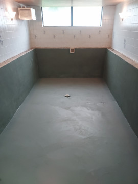 Kleines Schwimmbad im Keller abgedichtet